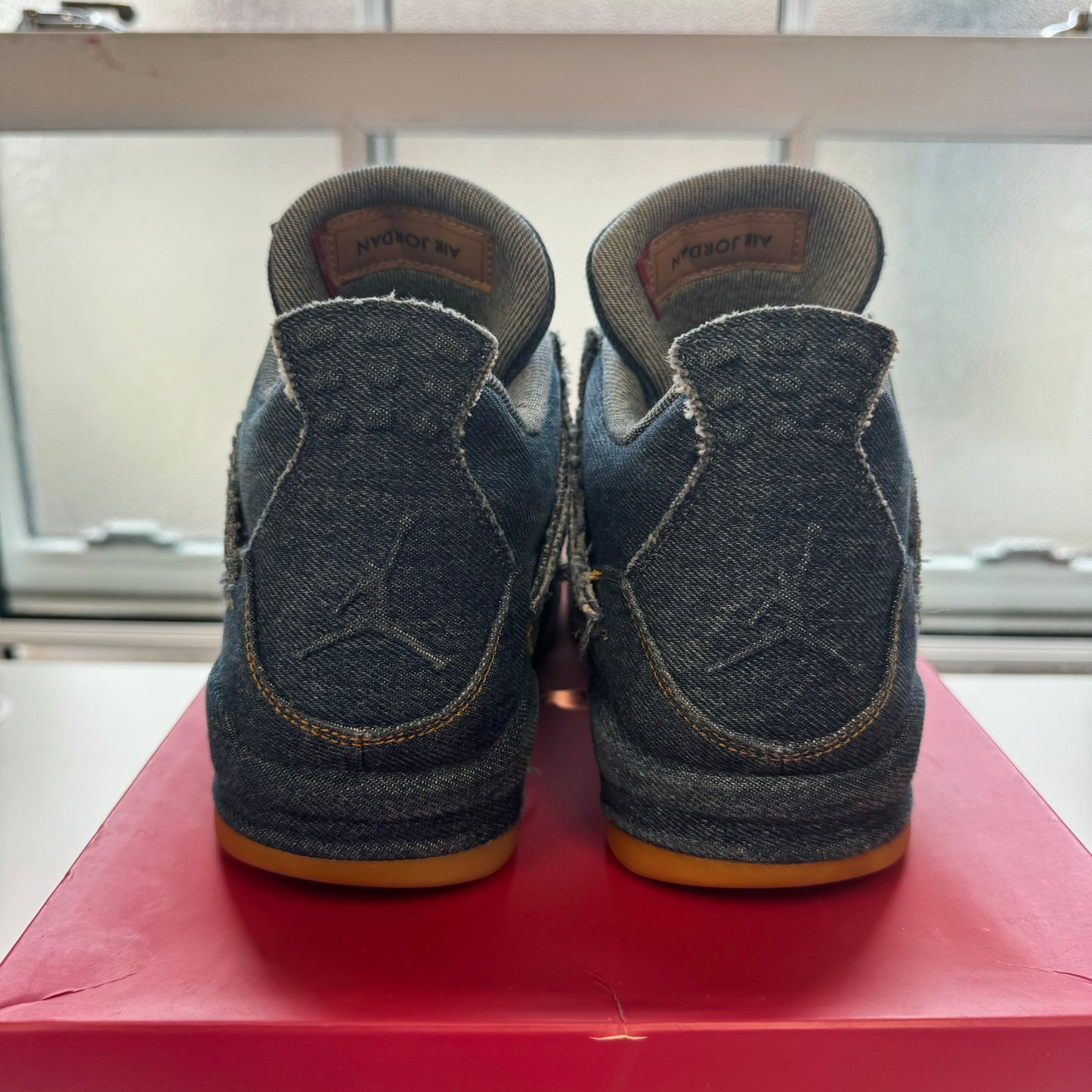 AIR JORDAN 4 LEVIS BLUE UK6 (USED)