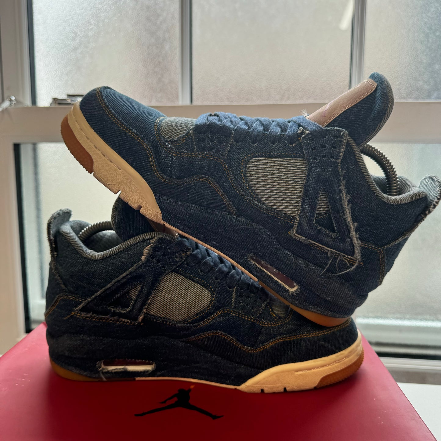 AIR JORDAN 4 LEVIS BLUE UK6 (USED)