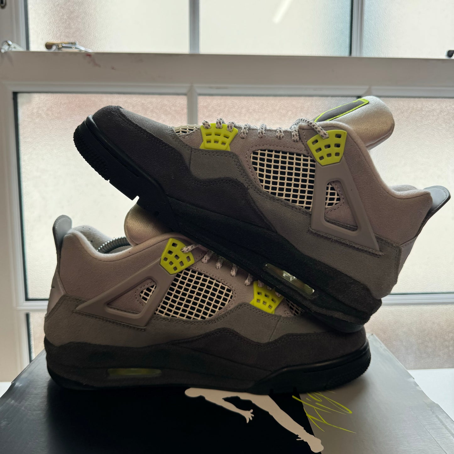 AIR JORDAN 4 NEON 95 UK7.5 (USED)