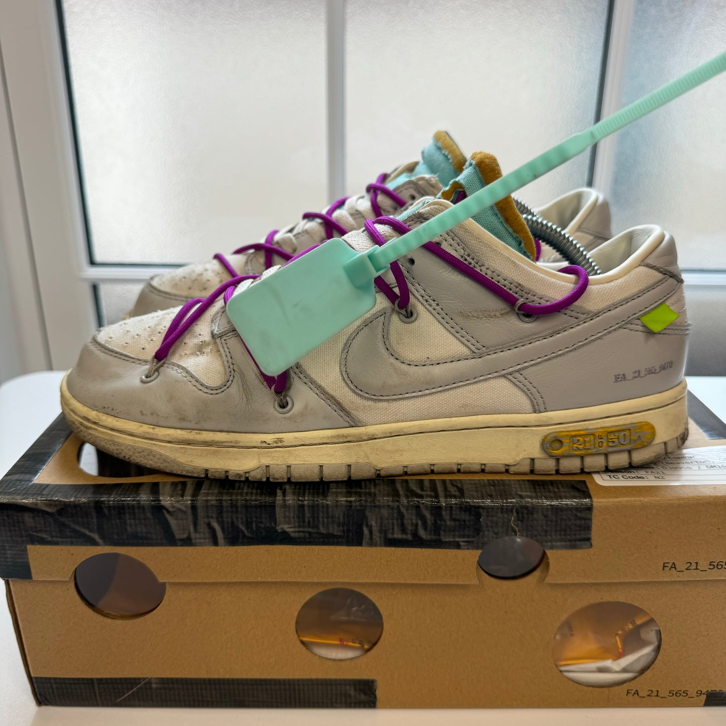 OFF WHITE X NIKE DUNK LOW LOT 21 UK9 (USED)