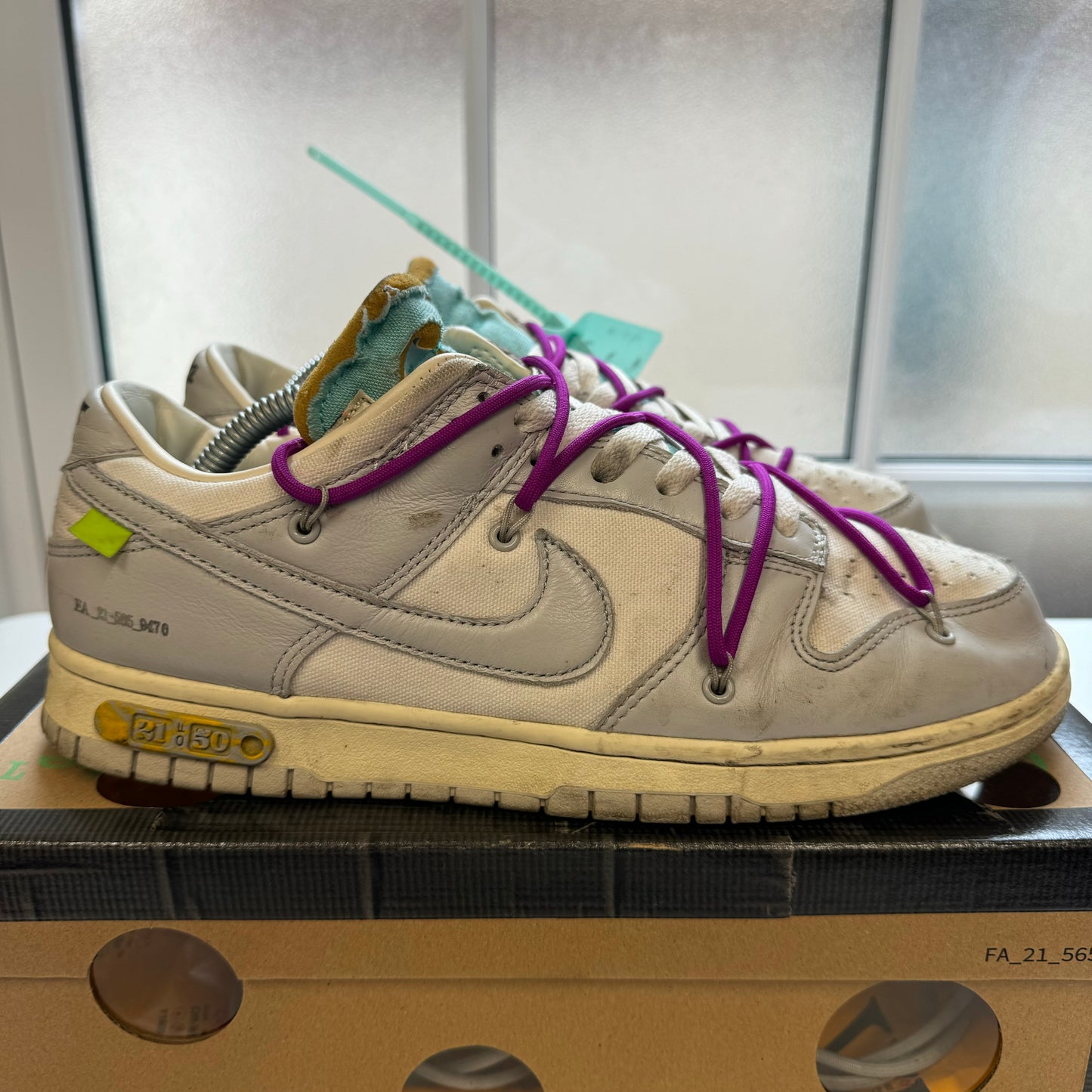 OFF WHITE X NIKE DUNK LOW LOT 21 UK9 (USED)