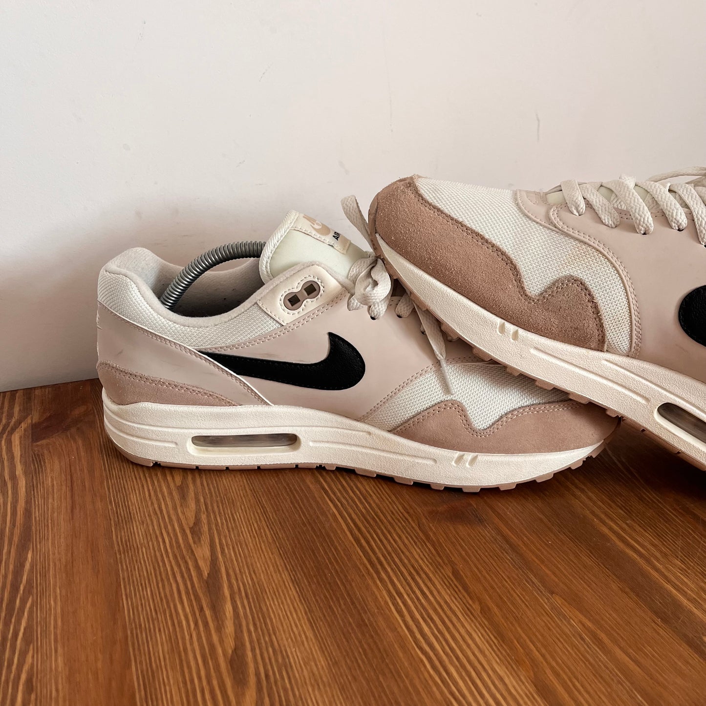 NIKE AIR MAX 1 SAND BLACK UK9 (USED)