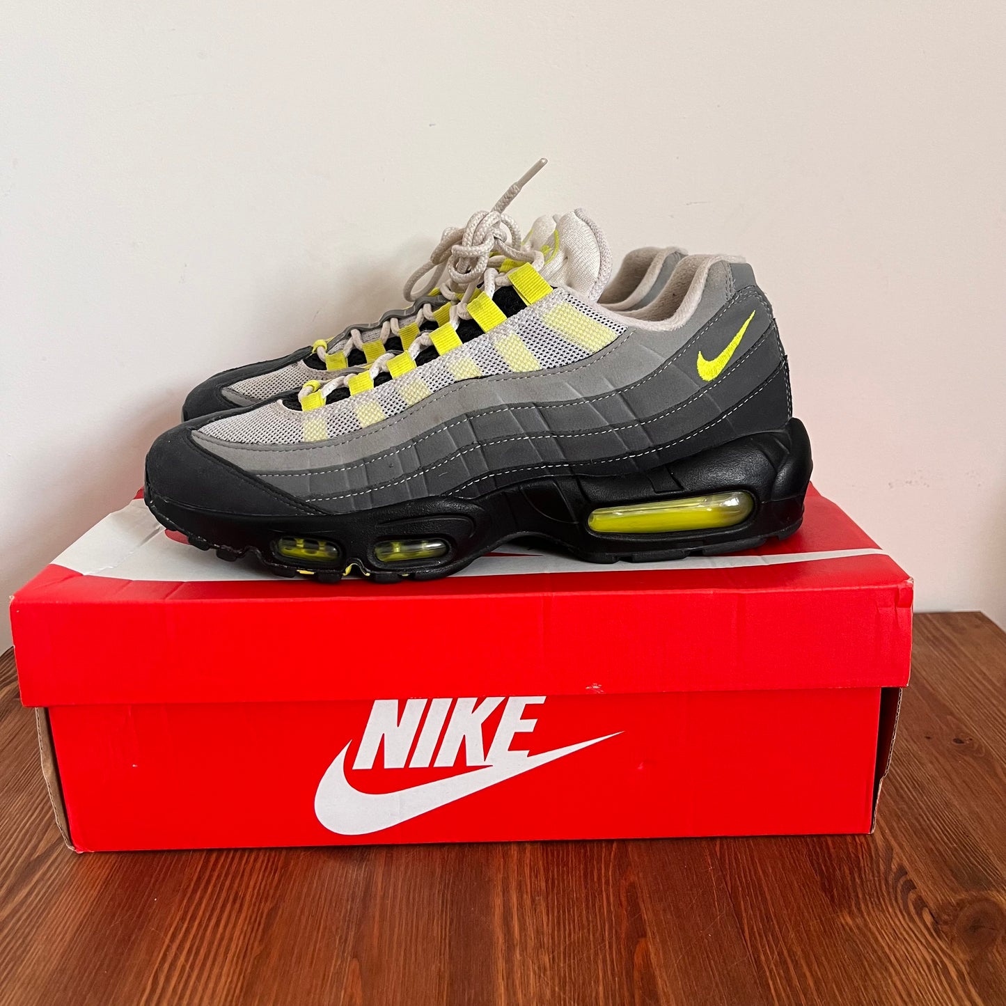 NIKE AIR MAX 95 NEON 2020 UK8 (USED)