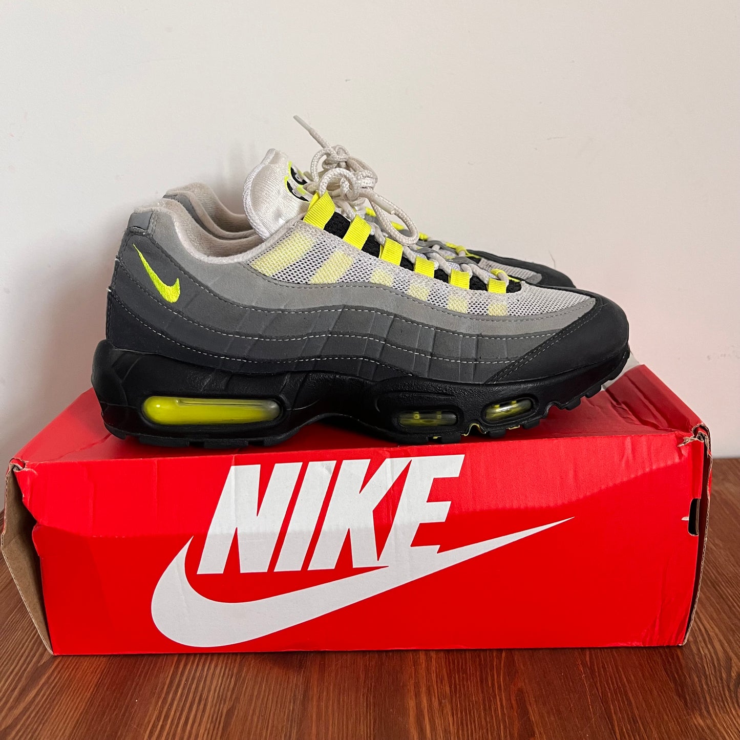 NIKE AIR MAX 95 NEON 2020 UK8 (USED)