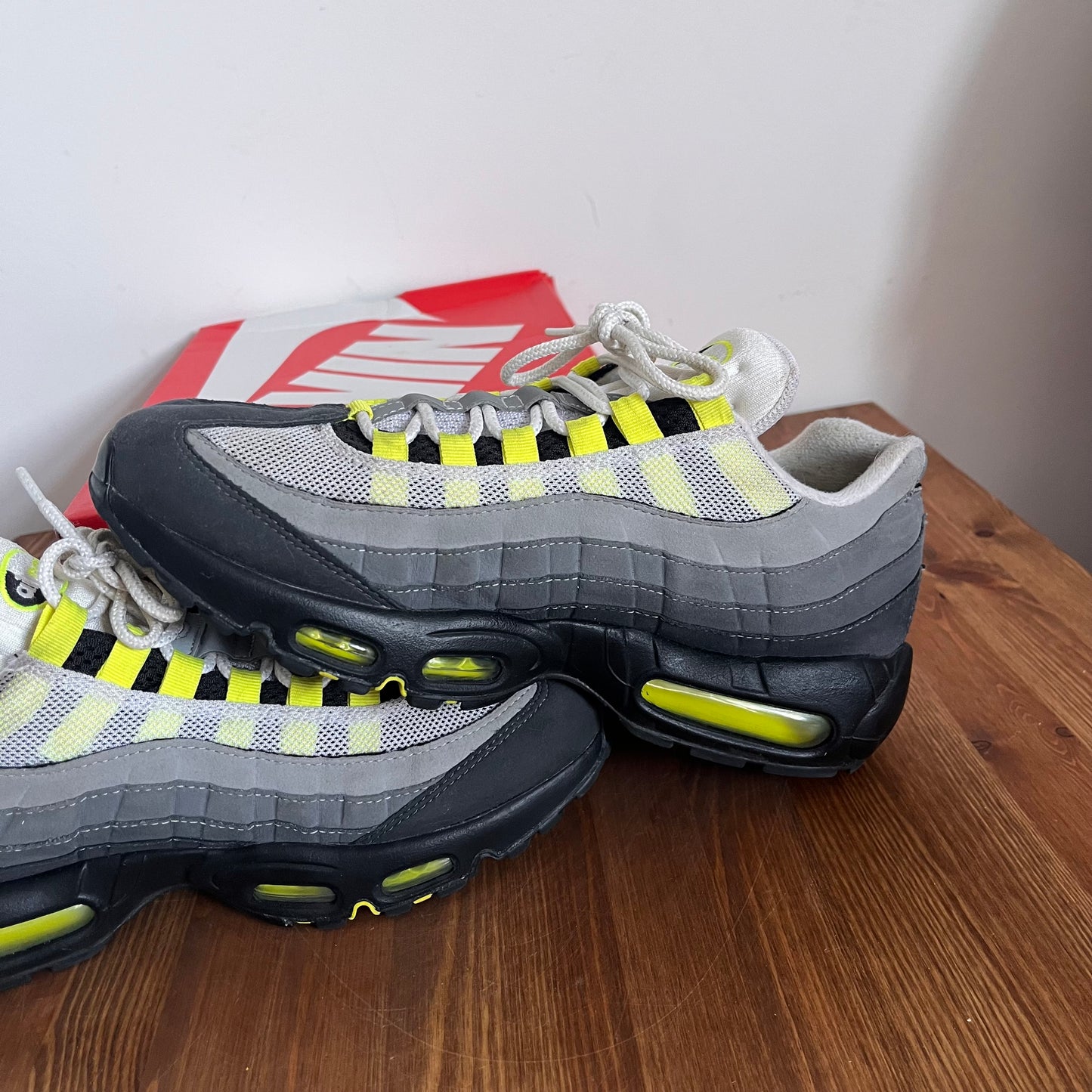 NIKE AIR MAX 95 NEON 2020 UK8 (USED)