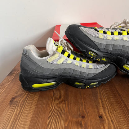 NIKE AIR MAX 95 NEON 2020 UK8 (USED)