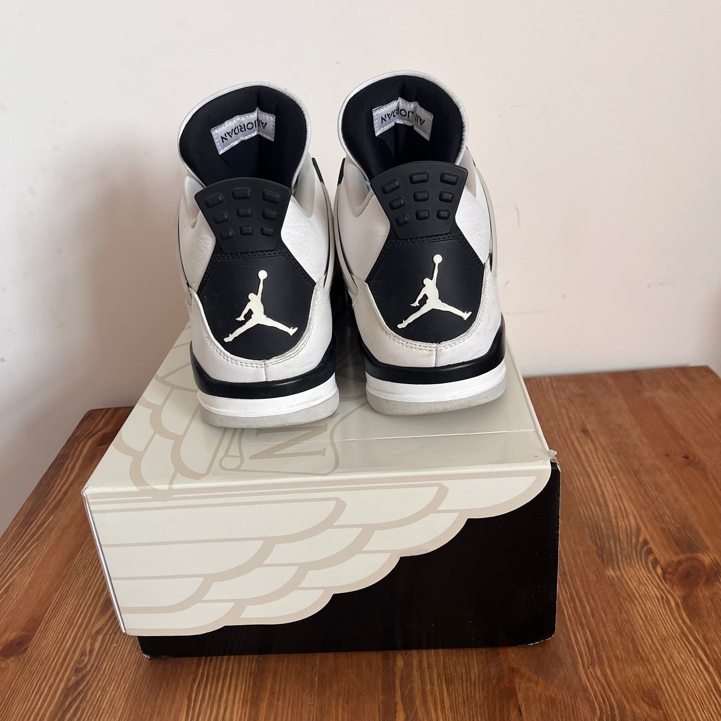 AIR JORDAN 4 MILITARY BLACK UK9 (USED)