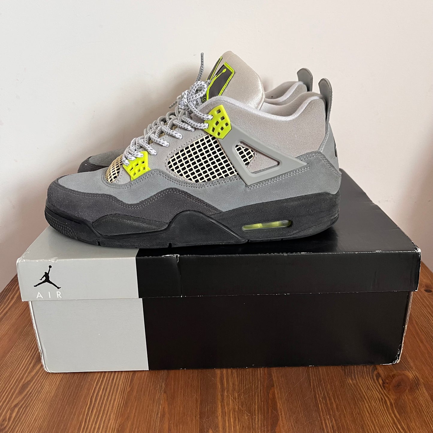 AIR JORDAN 4 NEON 95 UK10.5 (USED)