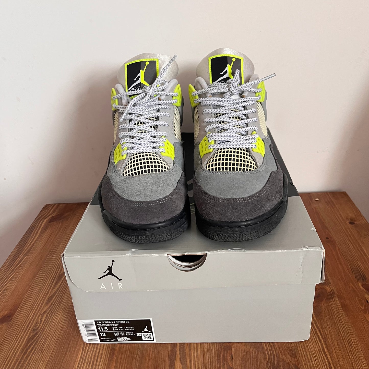 AIR JORDAN 4 NEON 95 UK10.5 (USED)