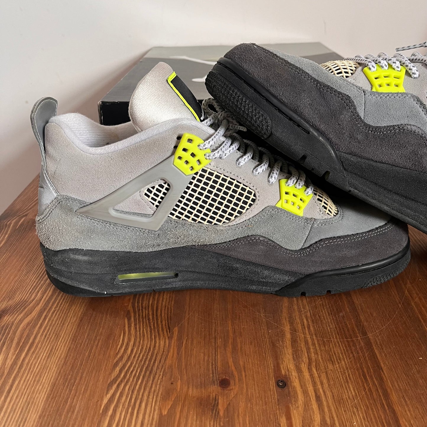 AIR JORDAN 4 NEON 95 UK10.5 (USED)