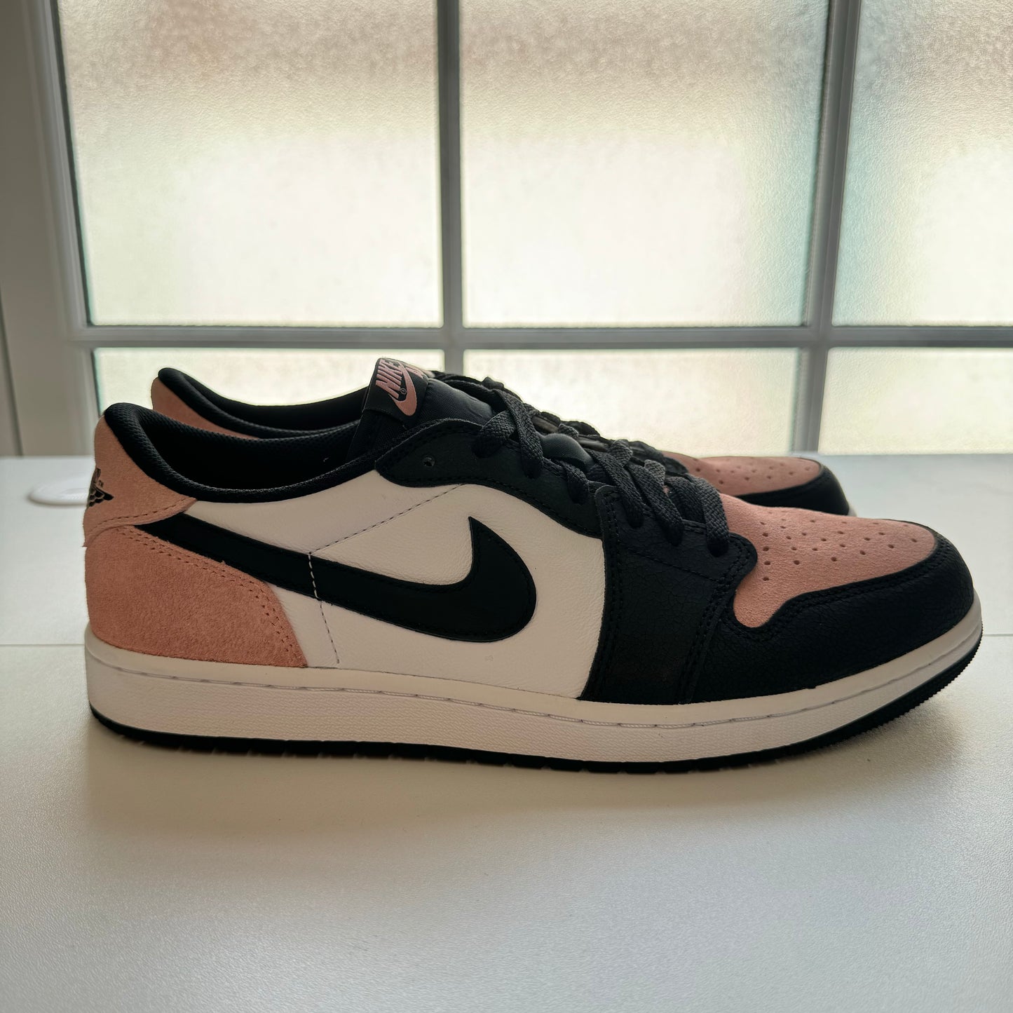 AIR JORDAN 1 LOW BLEACHED CORAL UK10 (USED)