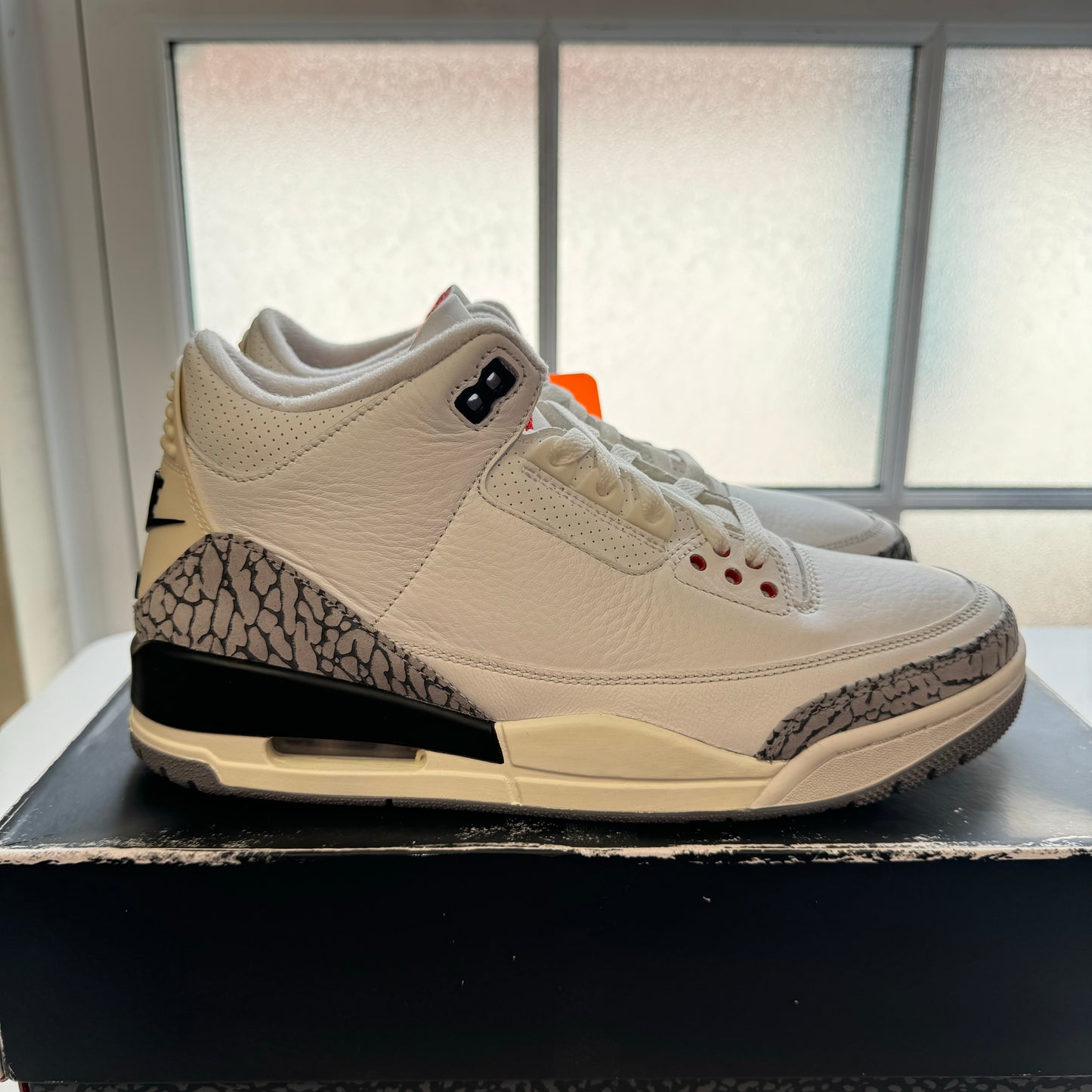 AIR JORDAN 3 REIMAGINED UK8 (NEW)