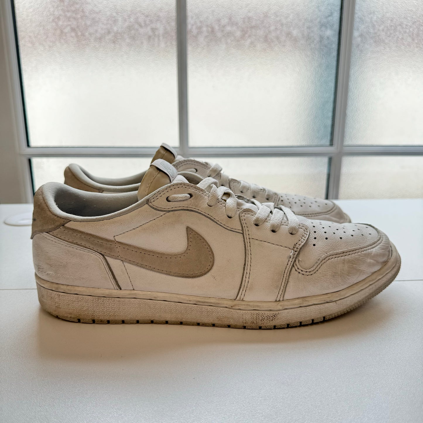 AIR JORDAN 1 LOW NEUTRAL GREY UK10 (USED)