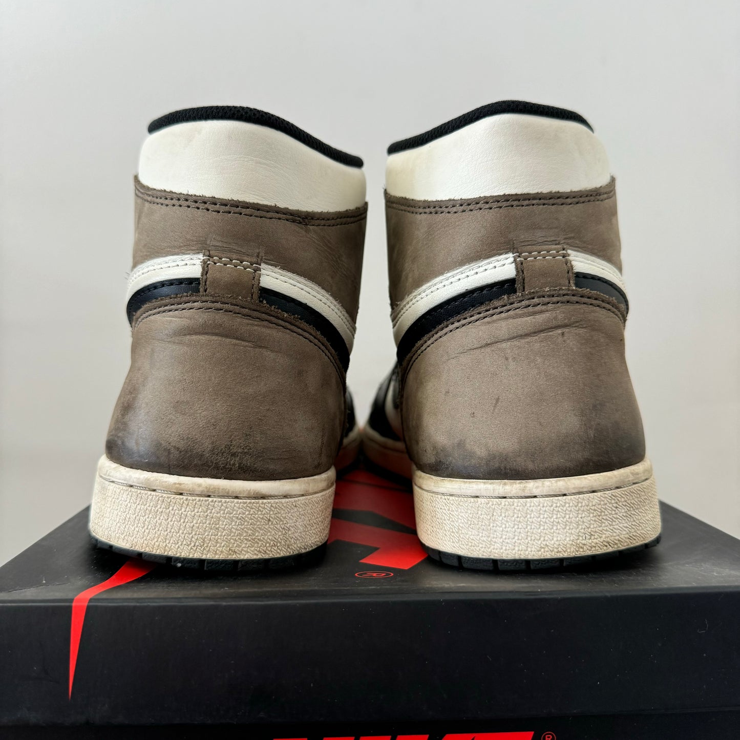 AIR JORDAN 1 HIGH MOCHA UK10 (USED)