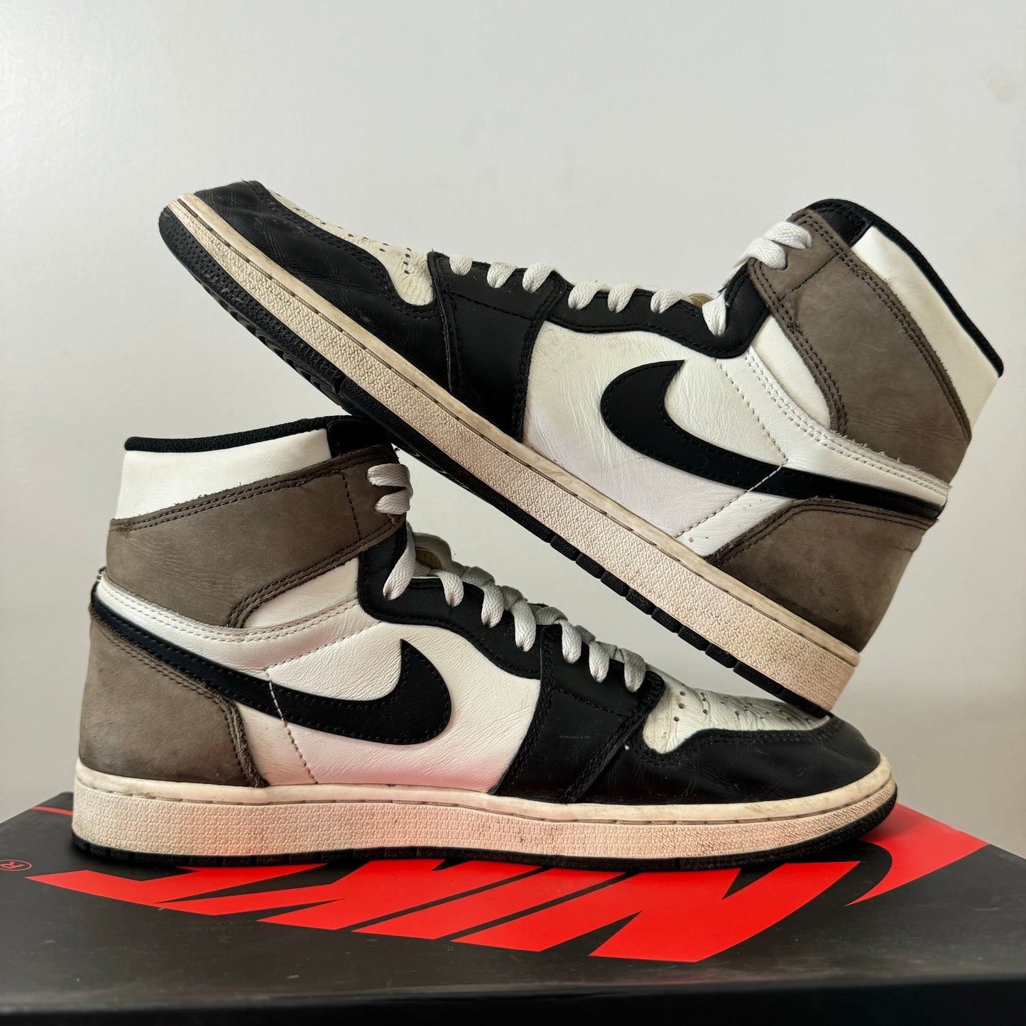 AIR JORDAN 1 HIGH MOCHA UK10 (USED)