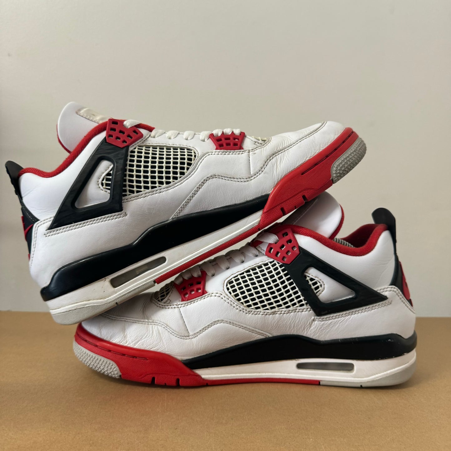 AIR JORDAN 4 FIRE RED 2020 UK8.5 (USED)