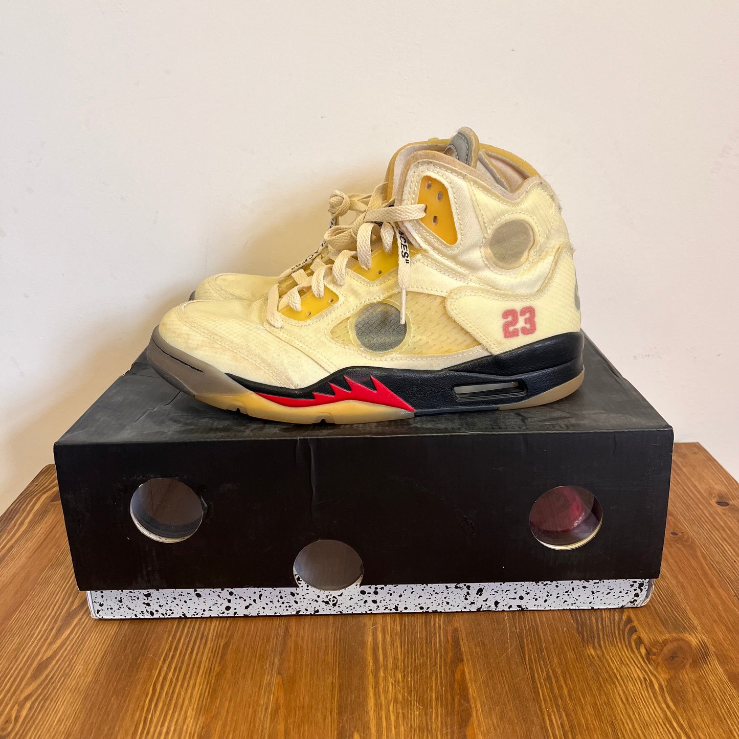 OFF-WHITE X AIR JORDAN 5 SAIL UK8 (USED)