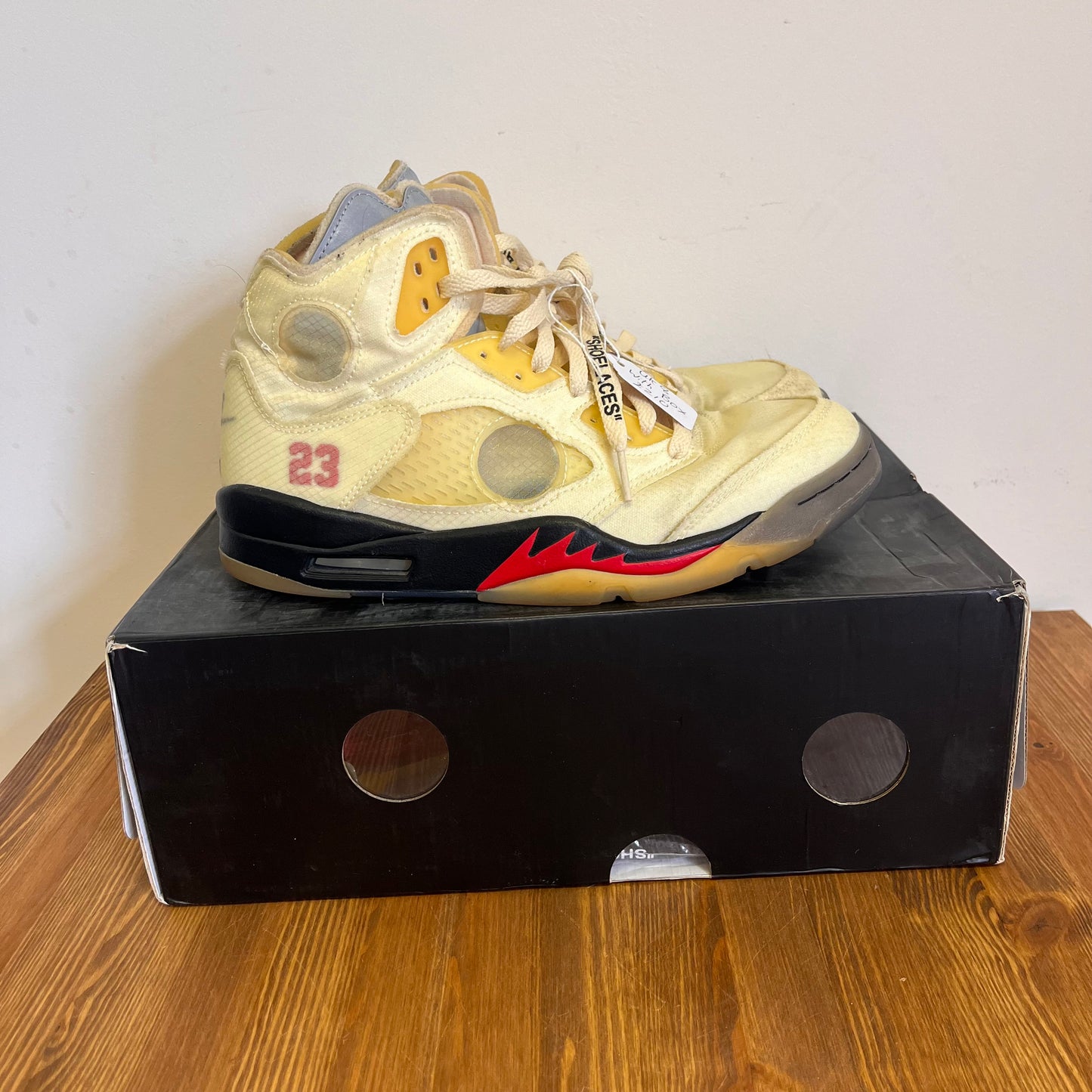 OFF-WHITE X AIR JORDAN 5 SAIL UK8 (USED)