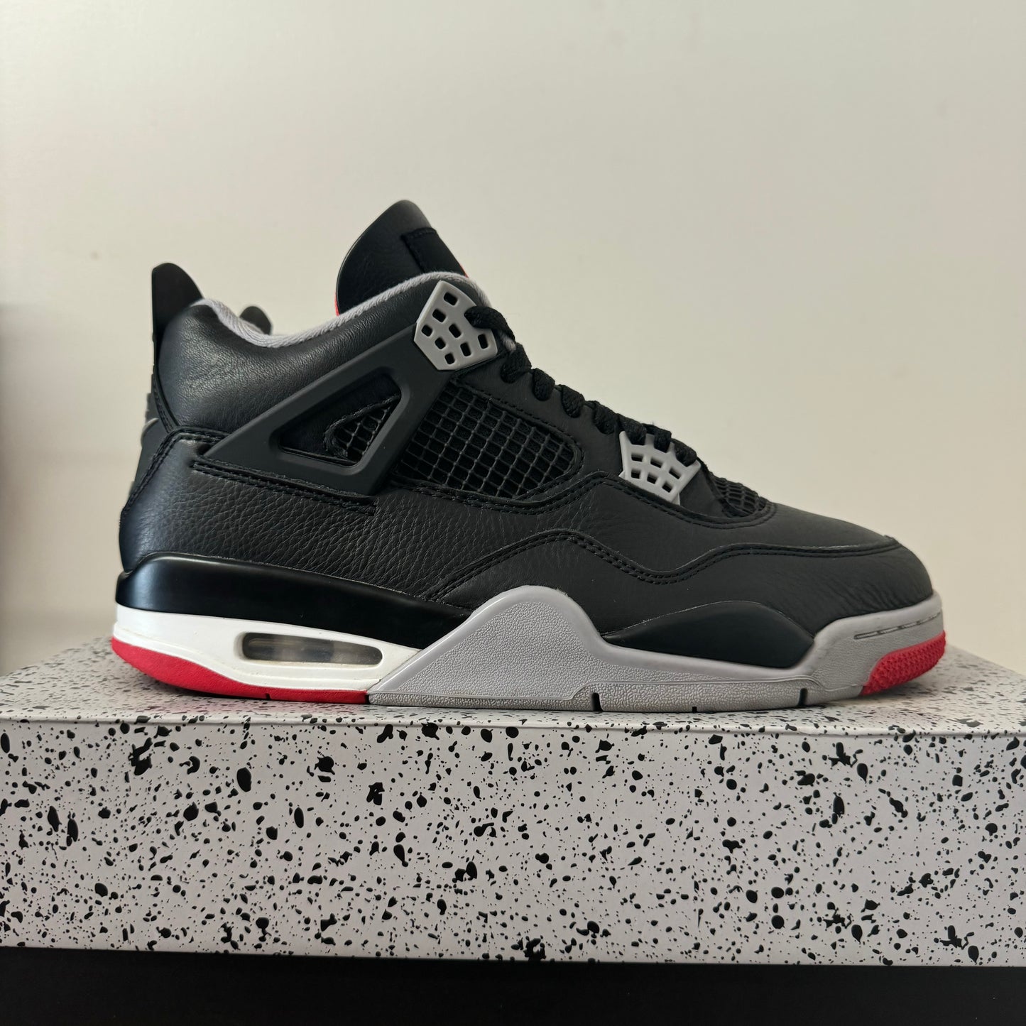 AIR JORDAN 4 BRED REIMAGINED UK8 (USED)