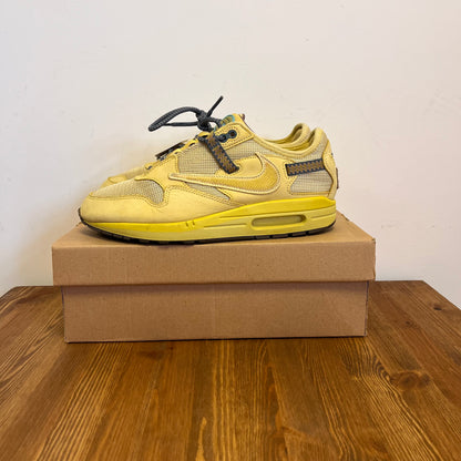 NIKE AIR MAX 1 TRAVIS SCOTT GOLD UK8 (USED)