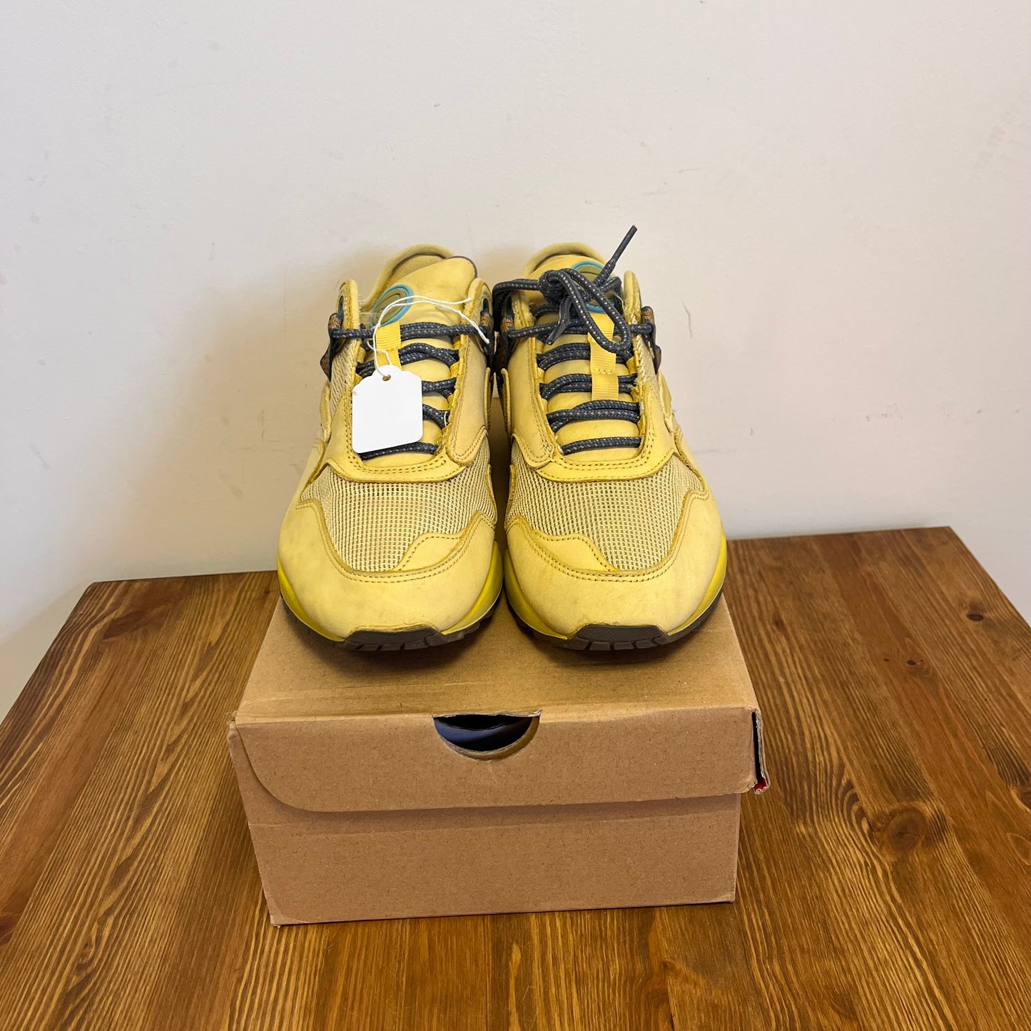 NIKE AIR MAX 1 TRAVIS SCOTT GOLD UK8 (USED)