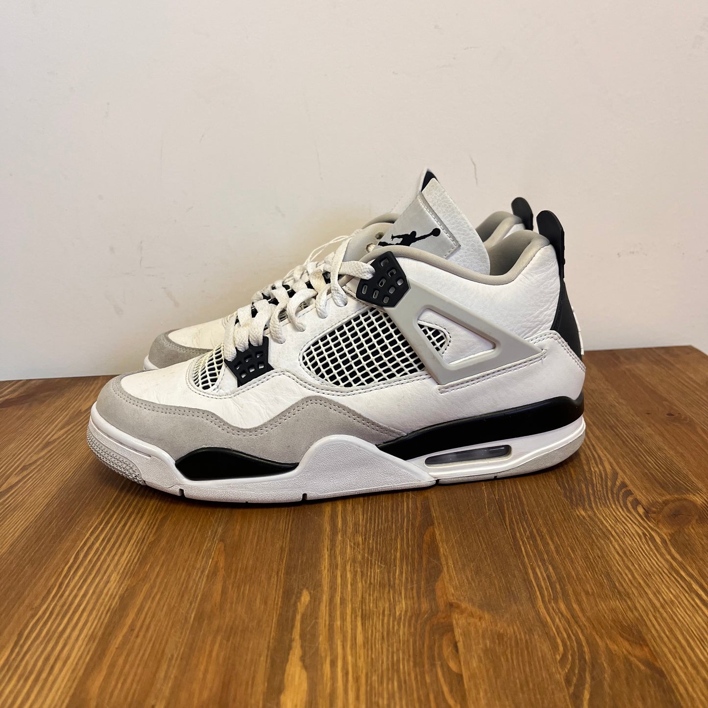 AIR JORDAN 4 MILITARY BLACK UK9 (USED)