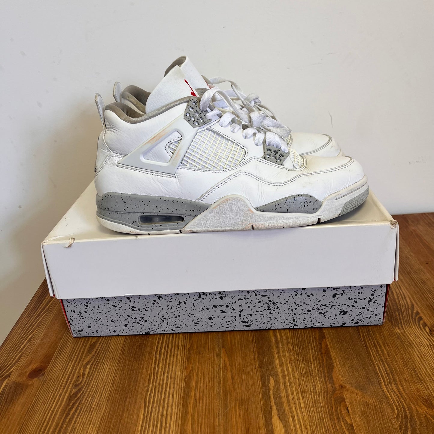 AIR JORDAN 4 WHITE OREO UK7.5 (USED)