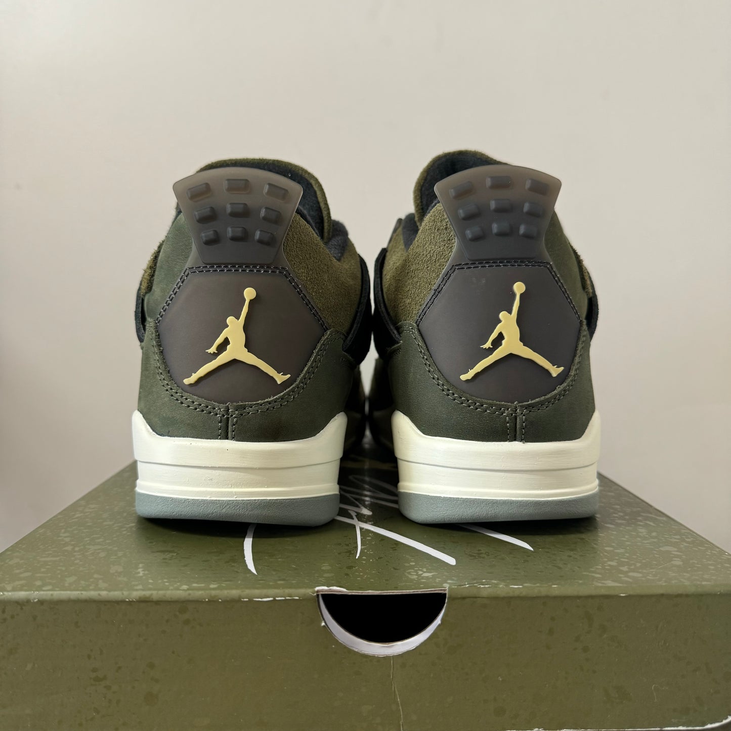 AIR JORDAN 4 OLIVE CRAFT UK9.5 (NEW)