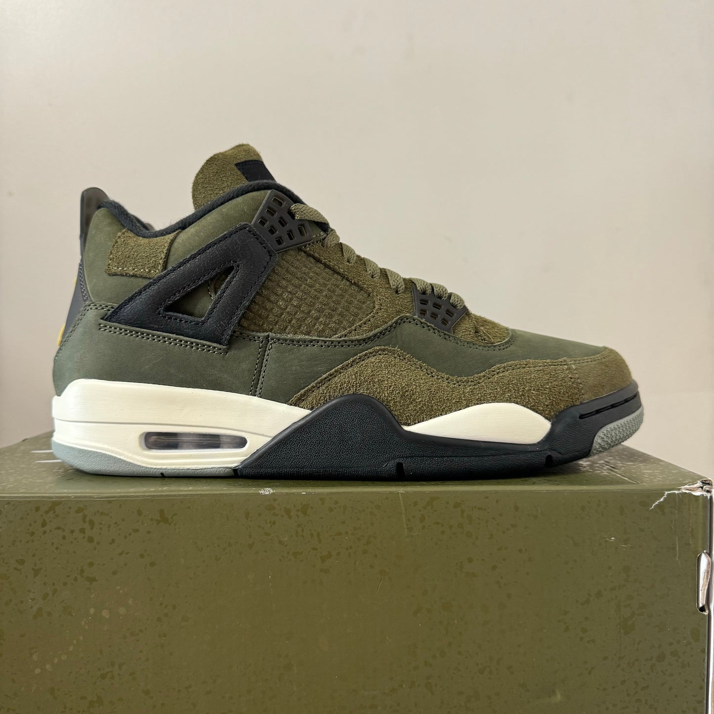 AIR JORDAN 4 OLIVE CRAFT UK9.5 (NEW)