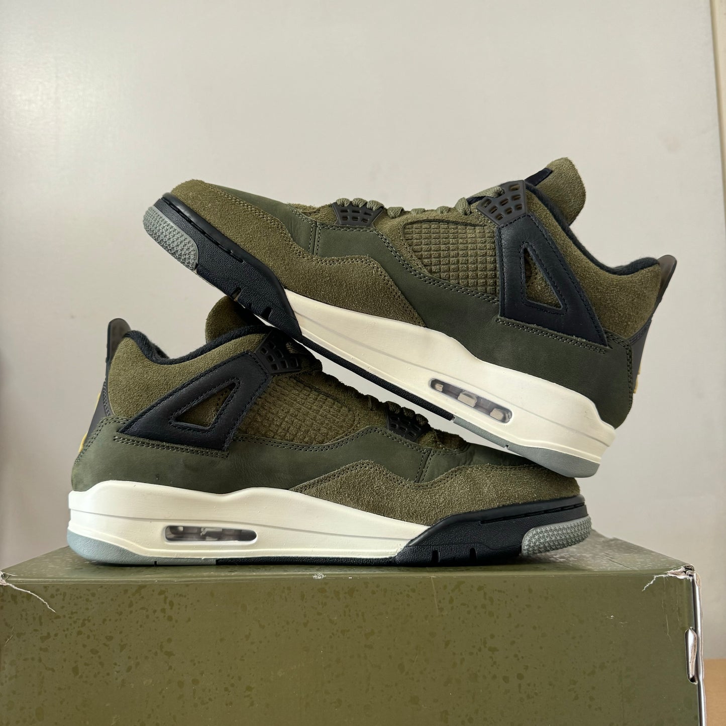 AIR JORDAN 4 OLIVE CRAFT UK9.5 (NEW)