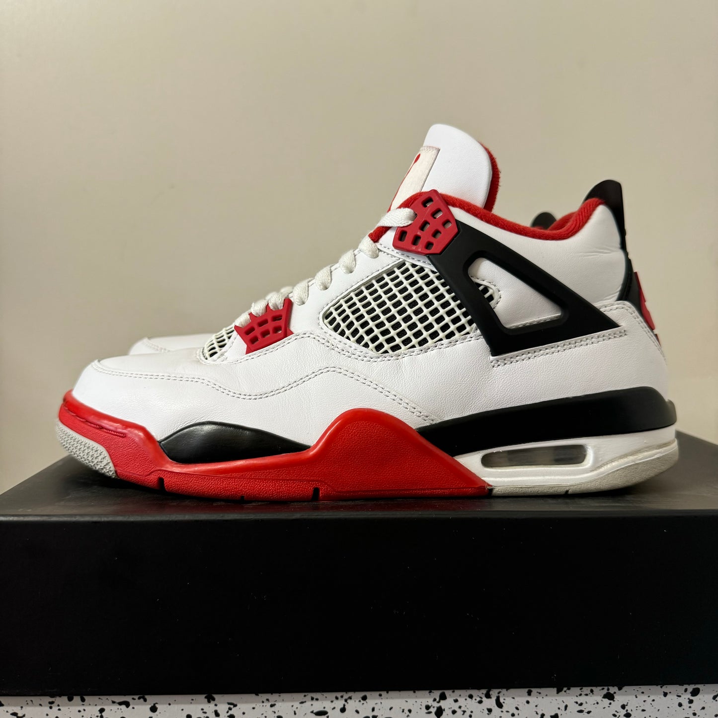 AIR JORDAN 4 FIRE RED 2020 UK7.5 (USED)