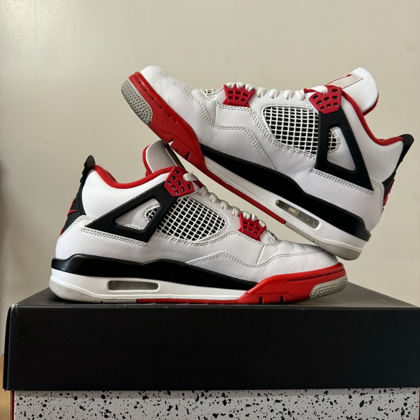 AIR JORDAN 4 FIRE RED 2020 UK7.5 (USED)