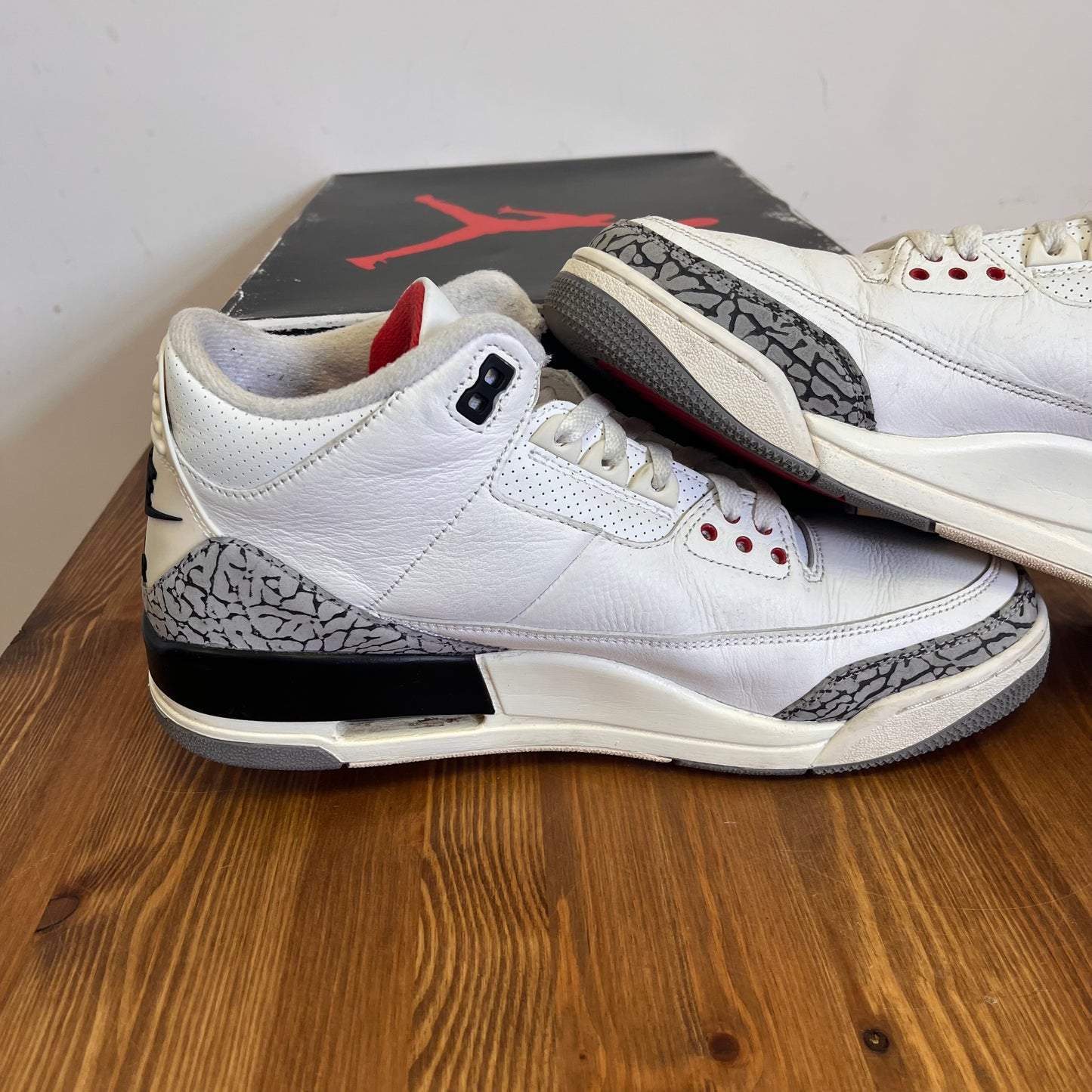 AIR JORDAN 3 REIMAGINED UK9 (USED)