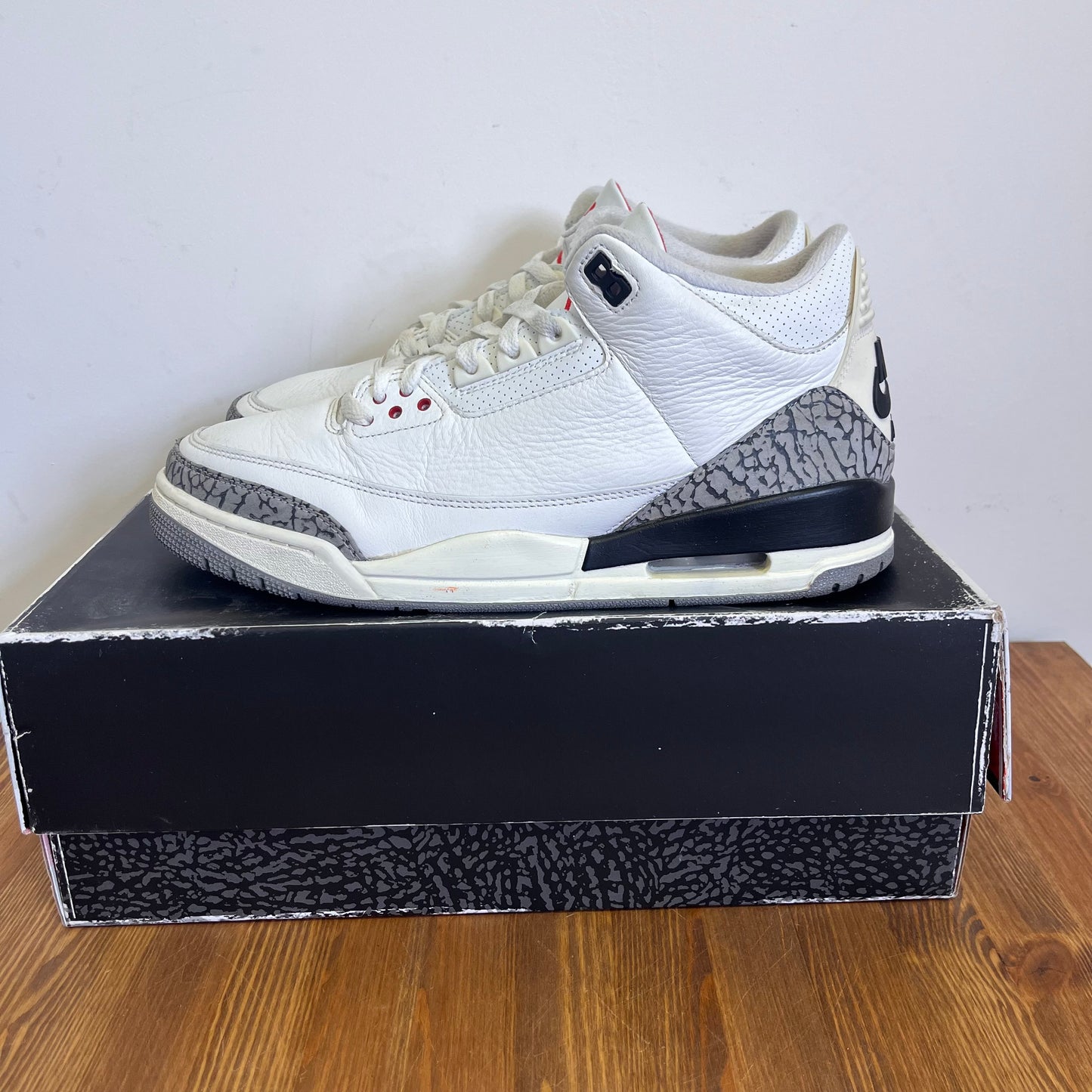 AIR JORDAN 3 REIMAGINED UK10 (USED)