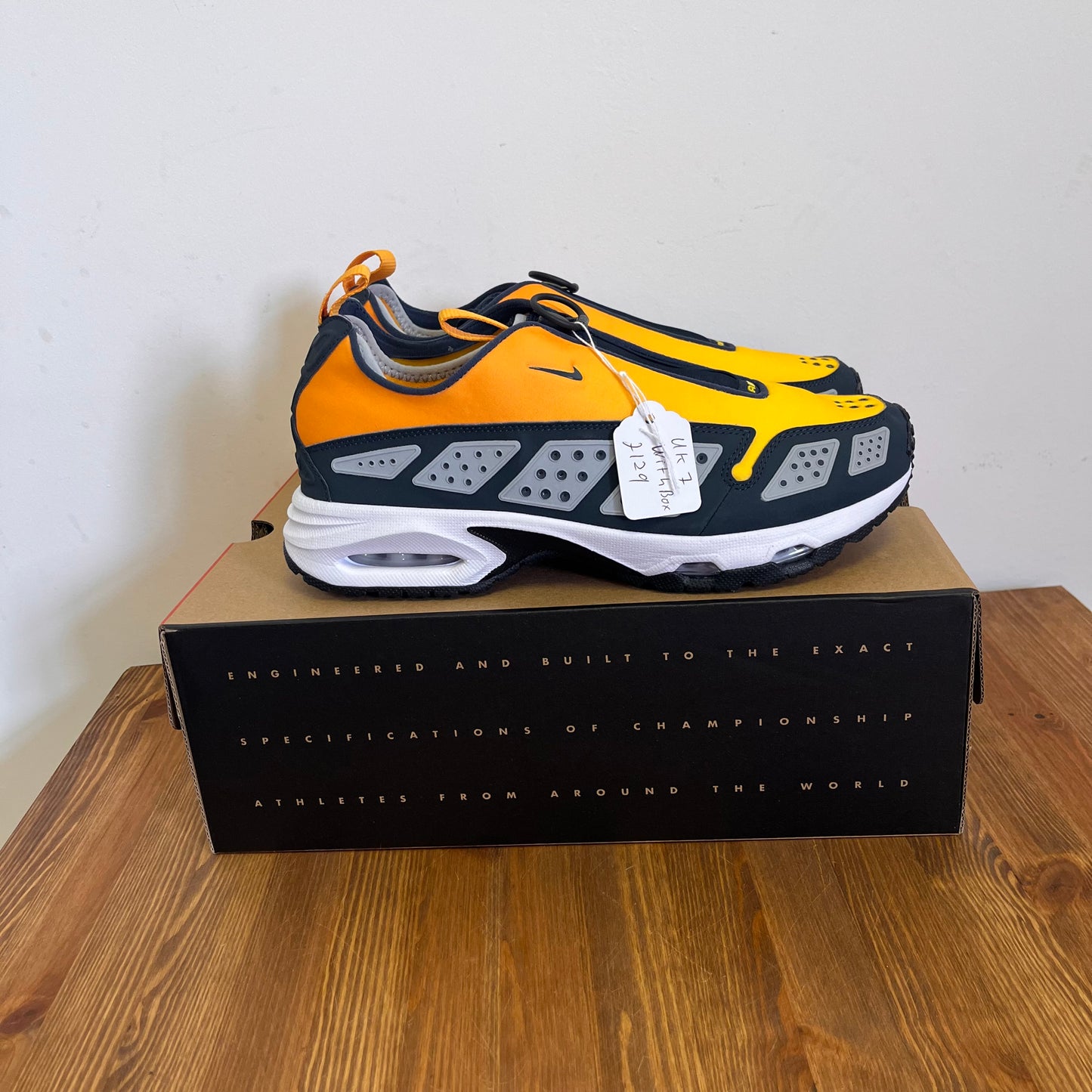 NIKE AIR MAX SNDR ORANGE GREY (W) UK7 (USED)