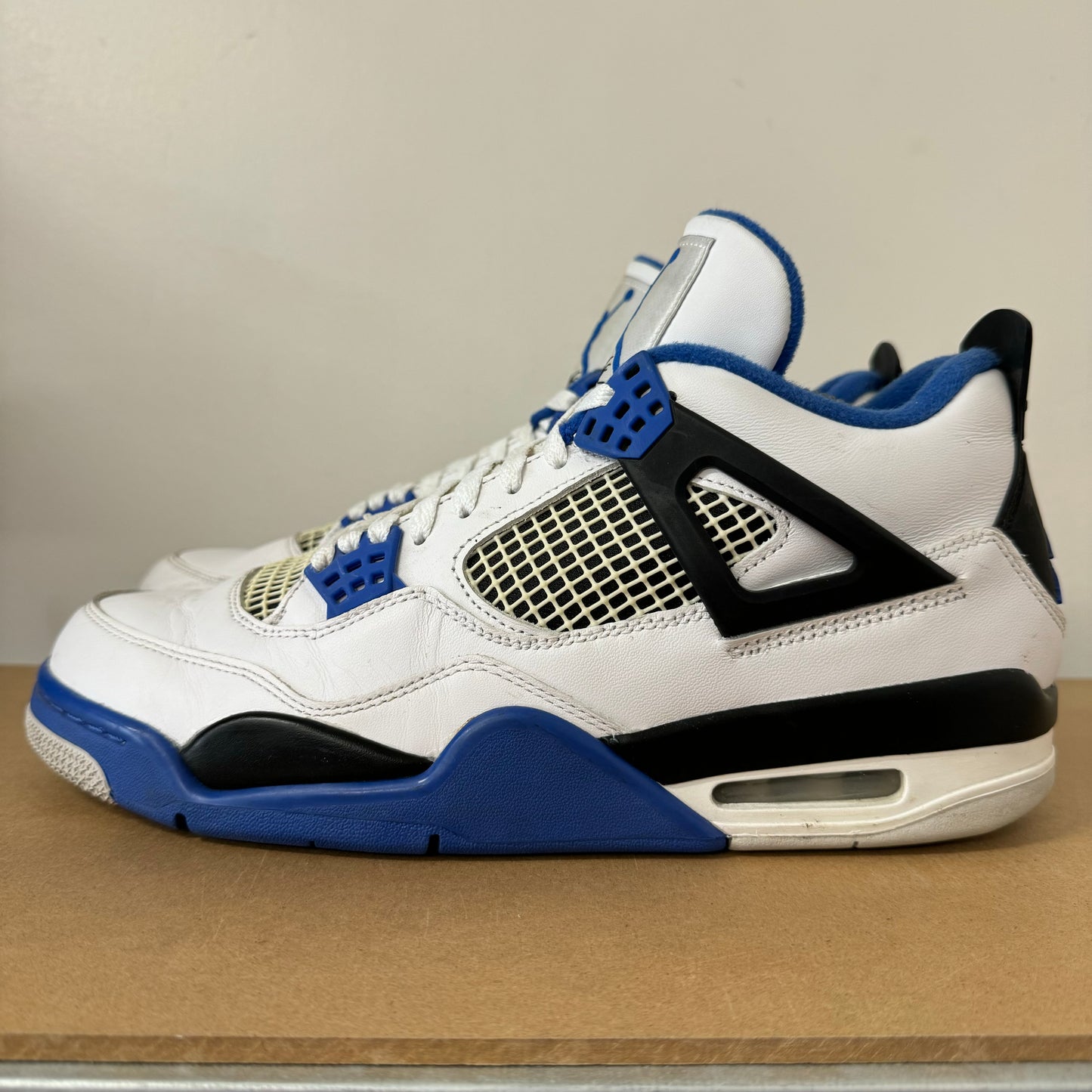 AIR JORDAN 4 MOTORSPORT UK9 (USED)