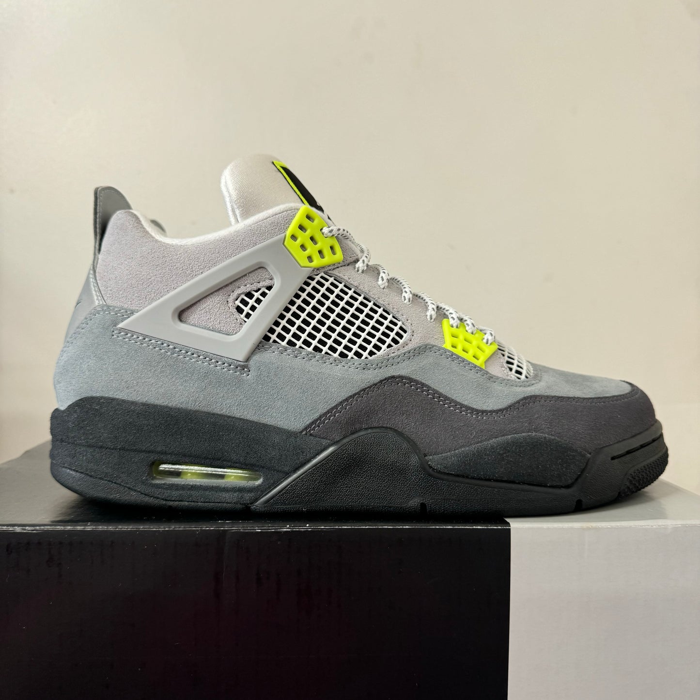 AIR JORDAN 4 NEON 95 UK9.5 (USED)