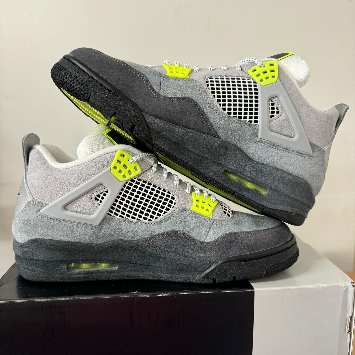 AIR JORDAN 4 NEON 95 UK9.5 (USED)