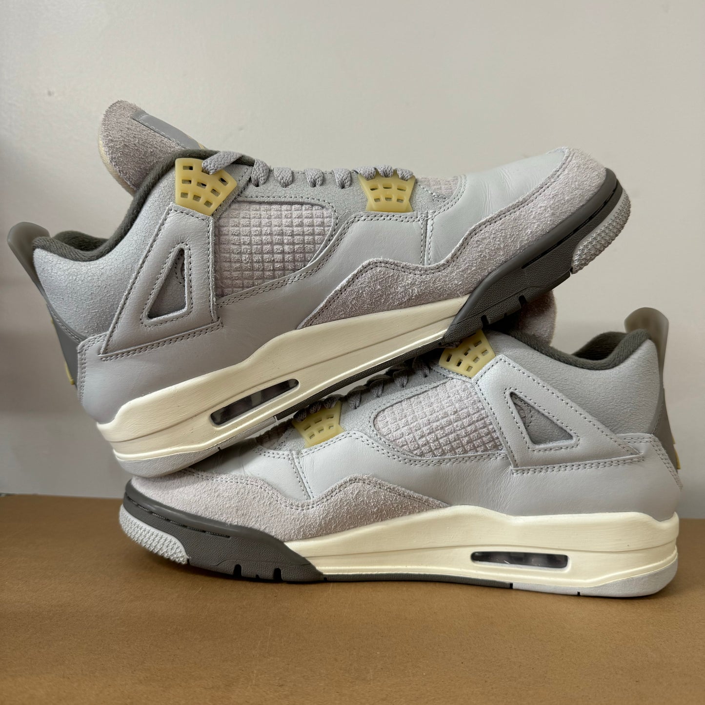 AIR JORDAN 4 CRAFT PHOTON DUST UK10 (USED)