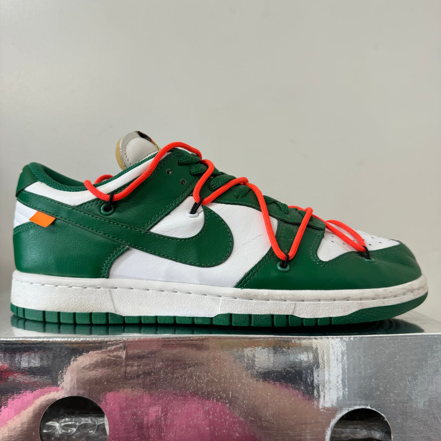 OFF-WHITE X NIKE DUNK LOW PINE GREEN UK8 (USED)