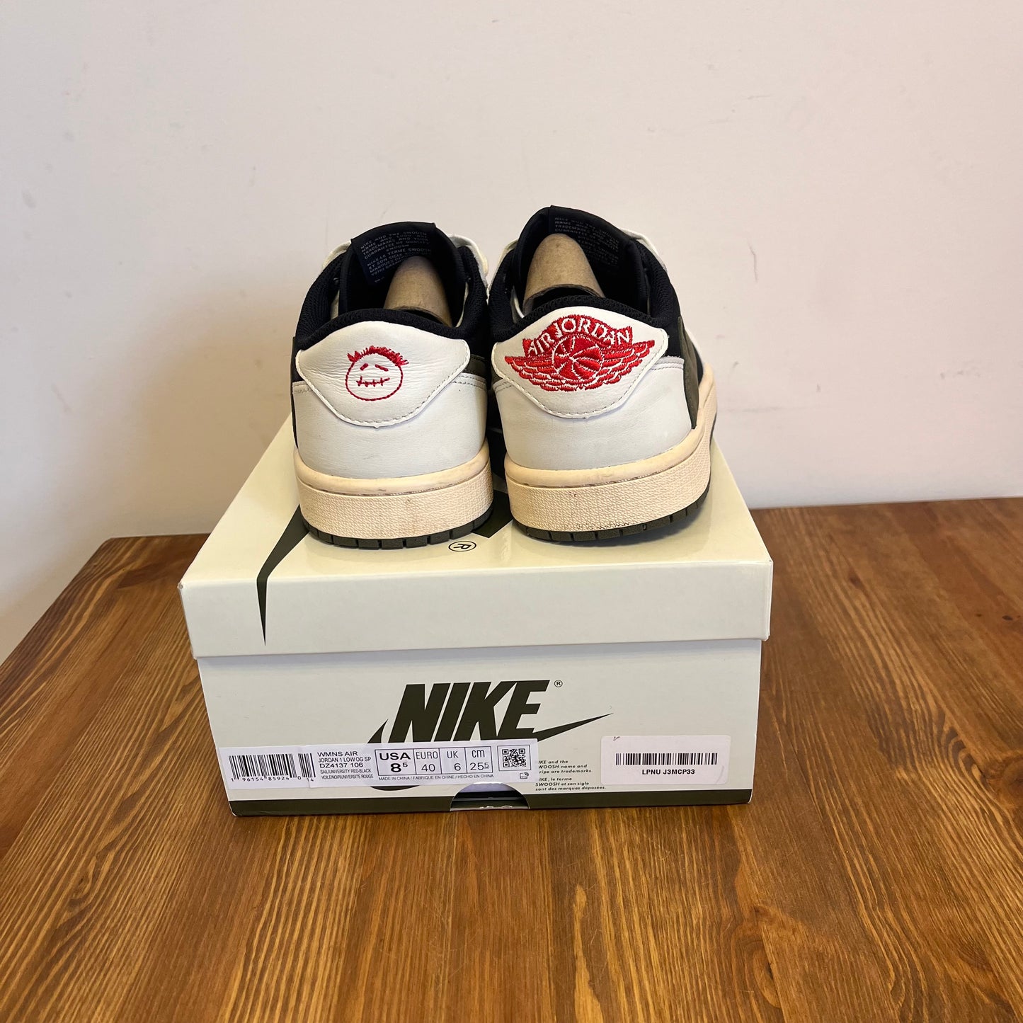 AIR JORDAN 1 LOW TRAVIS SCOTT OLIVE (W) UK6 (USED)