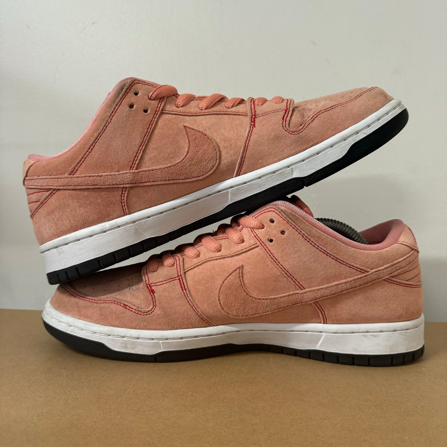 NIKE DUNK LOW SB PINK PIGS UK8.5 (USED)