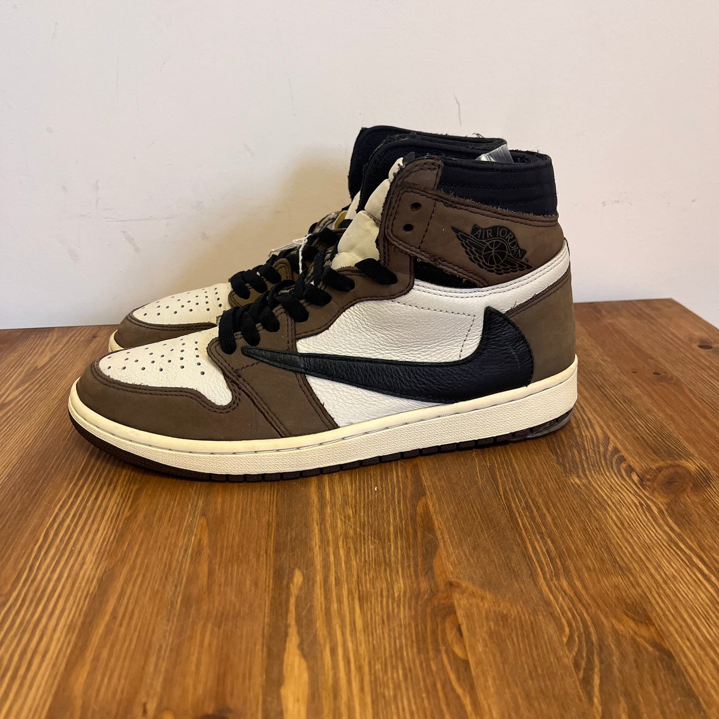 AIR JORDAN 1 HIGH TRAVIS SCOTT MOCHA UK8 (USED)