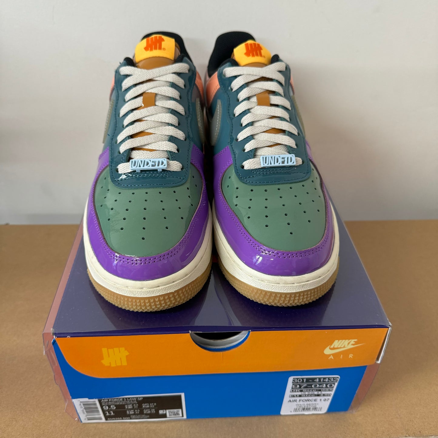 NIKE AIR FORCE 1 LOW UNDEFEATED WILD BERRY UK8.5 (USED)