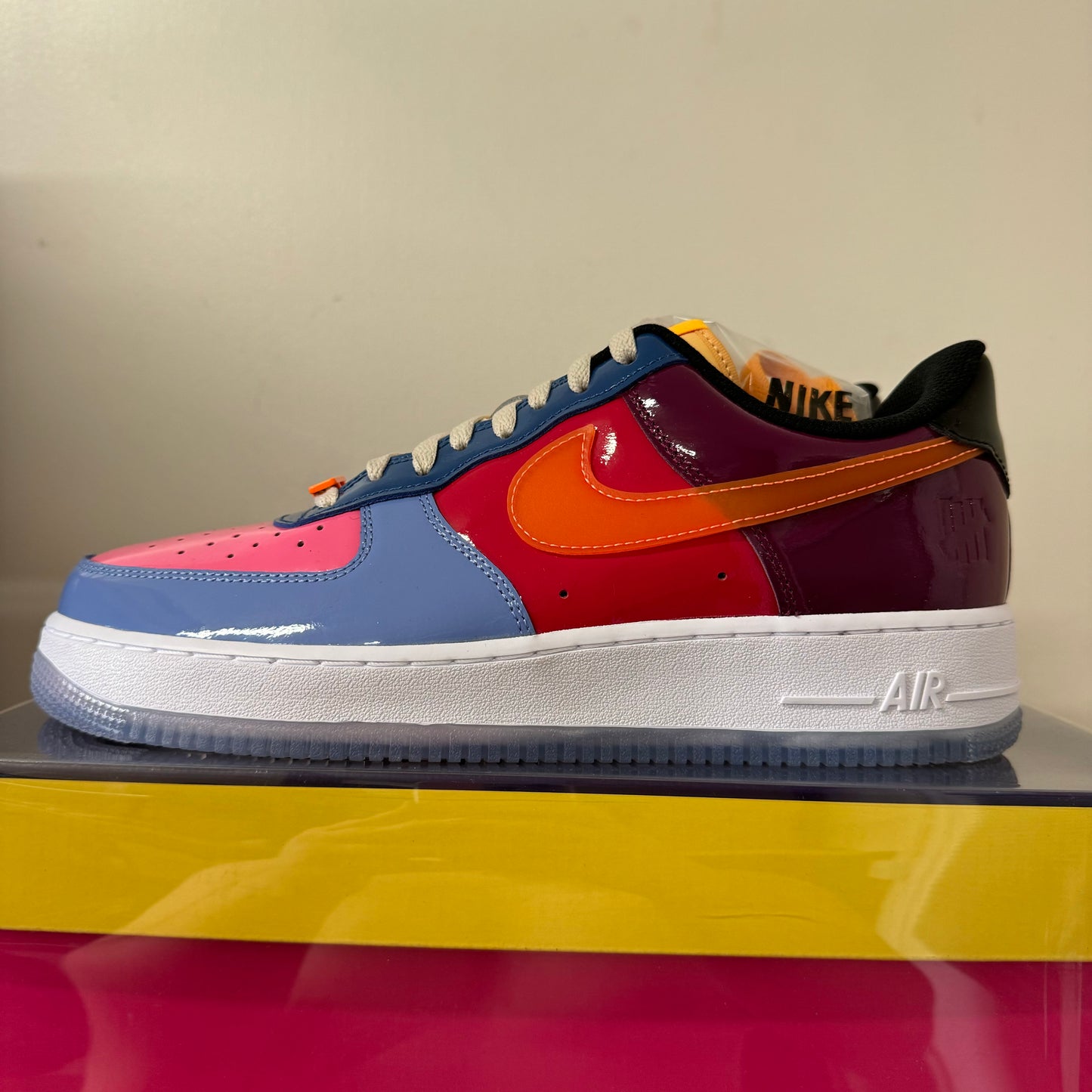 NIKE AIR FORCE 1 LOW UNDEFEATED TOTAL ORANGE UK9 (NEW)