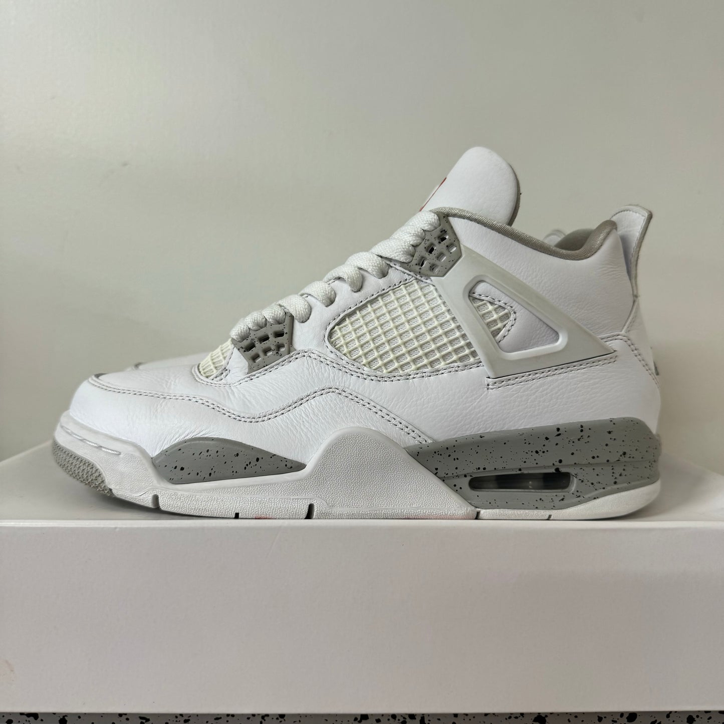 AIR JORDAN 4 WHITE OREO UK6 (USED)