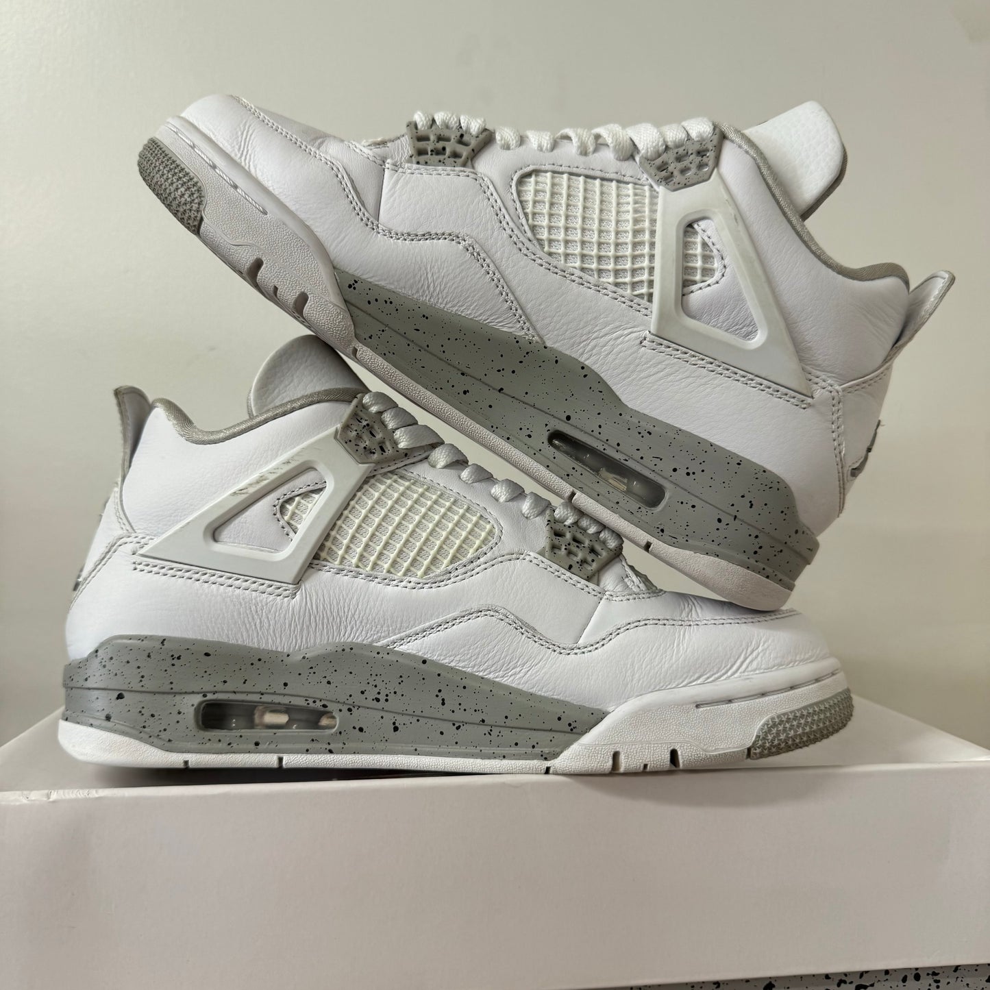 AIR JORDAN 4 WHITE OREO UK6 (USED)