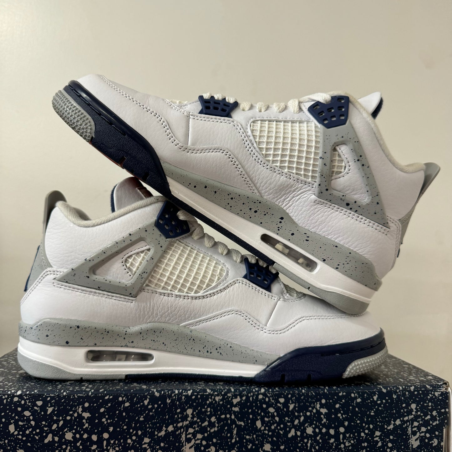 AIR JORDAN 4 MIDNIGHT NAVY UK7 (USED)