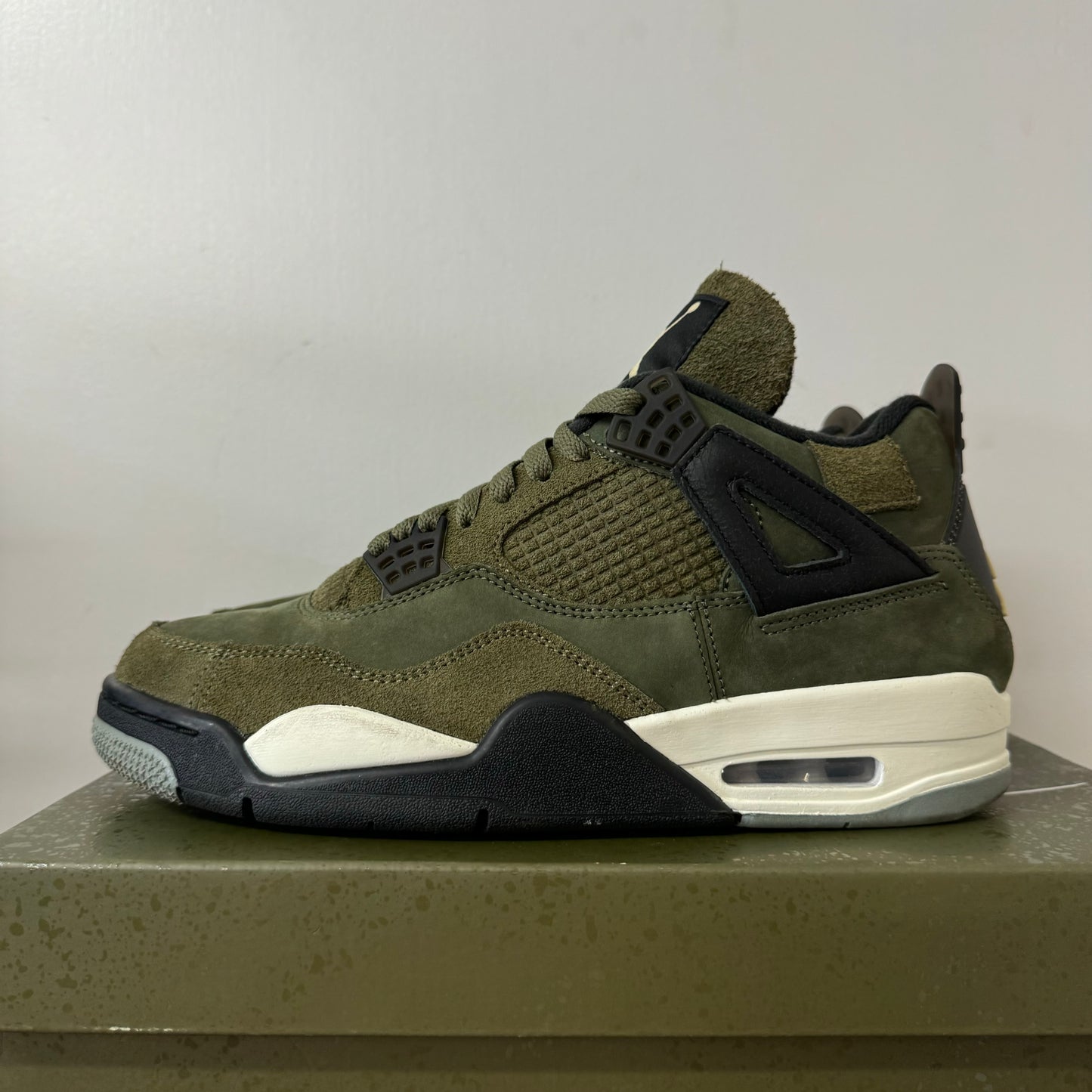 AIR JORDAN 4 CRAFT OLIVE UK8 (USED)