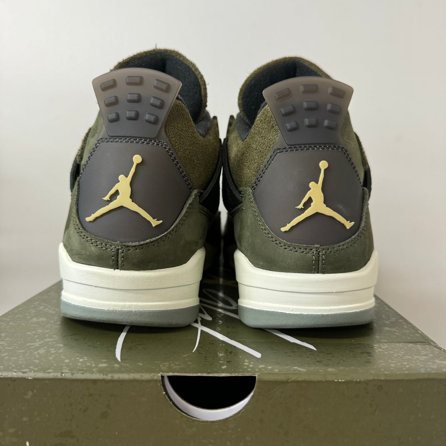 AIR JORDAN 4 CRAFT OLIVE UK8 (USED)